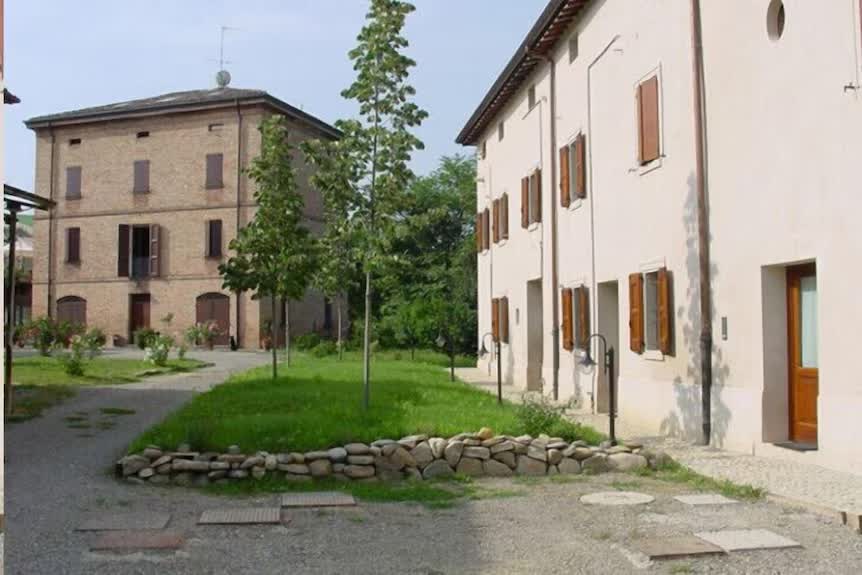 Esterno del casale dell'Agriturismo San Polo e degli alloggi a Castelvetro di Modena